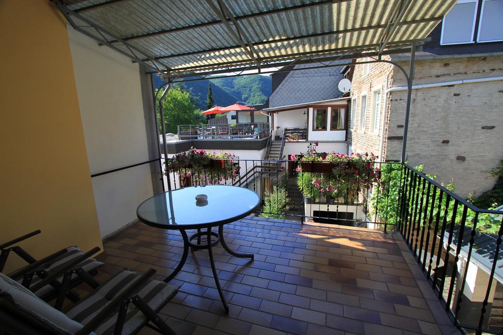 Ferienweingut SerwaziWein Mesenich Zimmer foto