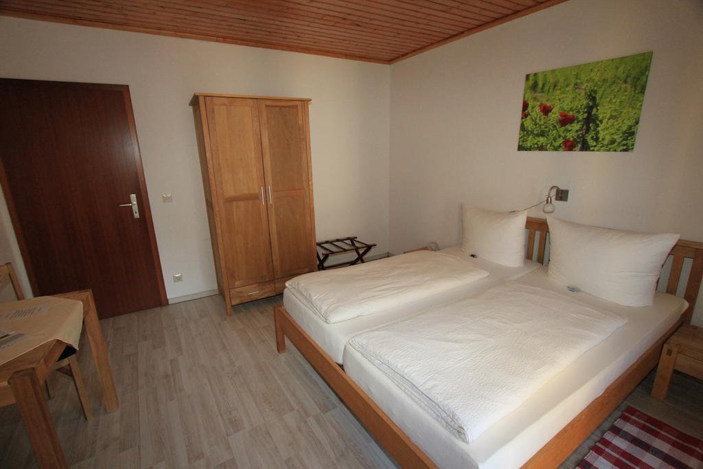 Ferienweingut SerwaziWein Mesenich Zimmer foto